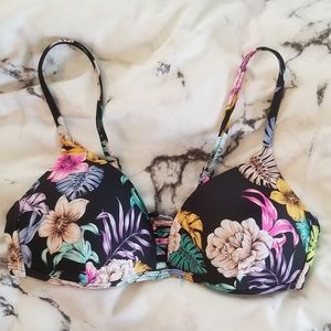 Floral on black push up bikini top!💐👙